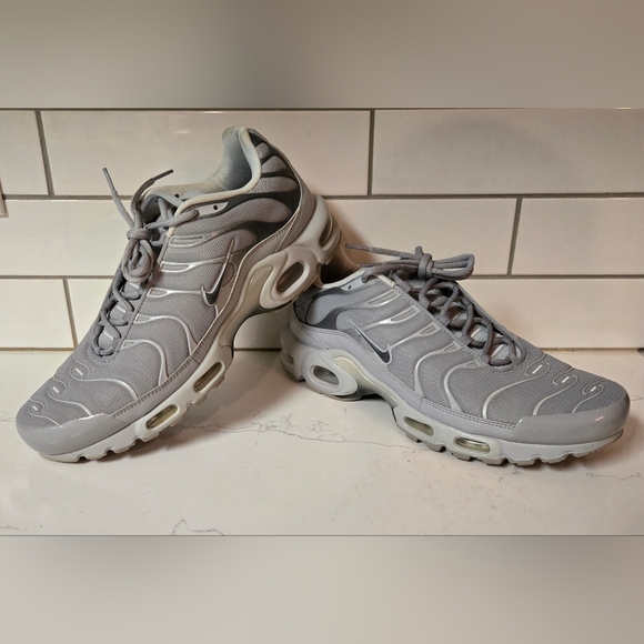 wolf gray air max plus